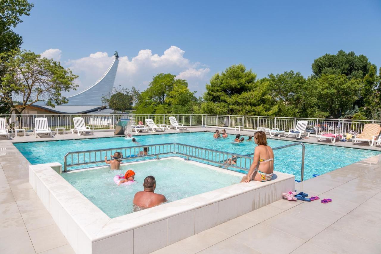 Residence Alla Rotonda Lido di Jesolo Kültér fotó