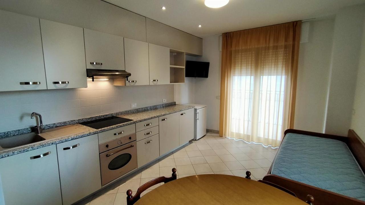 Residence Alla Rotonda Lido di Jesolo Szoba fotó