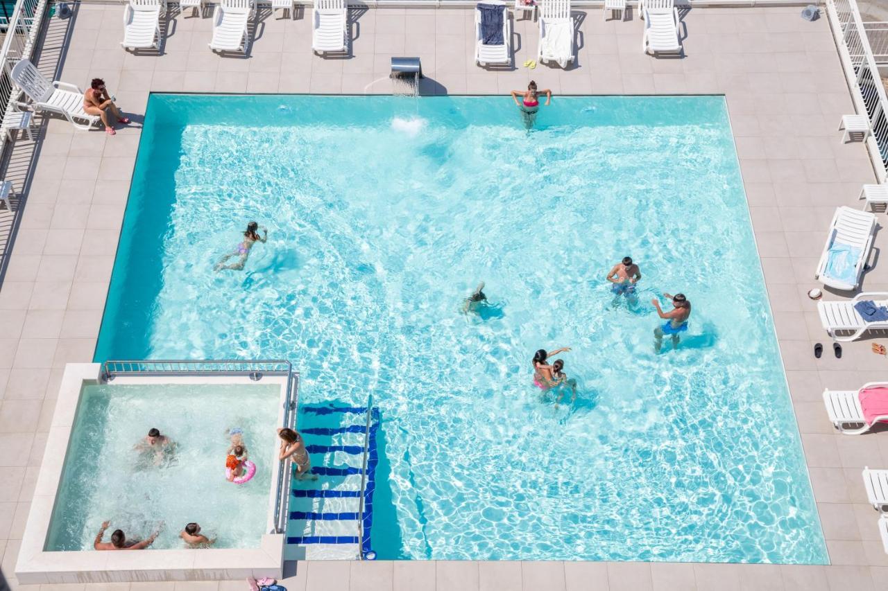 Residence Alla Rotonda Lido di Jesolo Kültér fotó