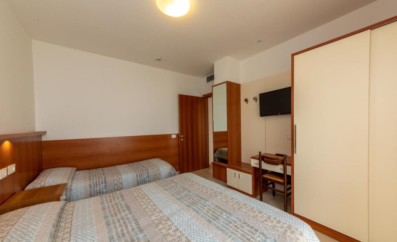 Residence Alla Rotonda Lido di Jesolo Szoba fotó