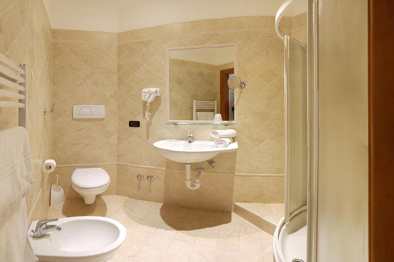Residence Alla Rotonda Lido di Jesolo Szoba fotó