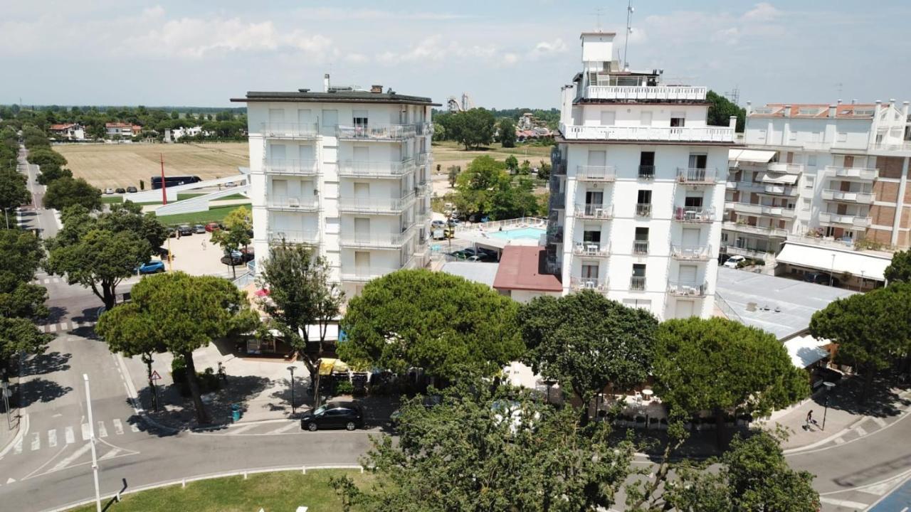 Residence Alla Rotonda Lido di Jesolo Kültér fotó